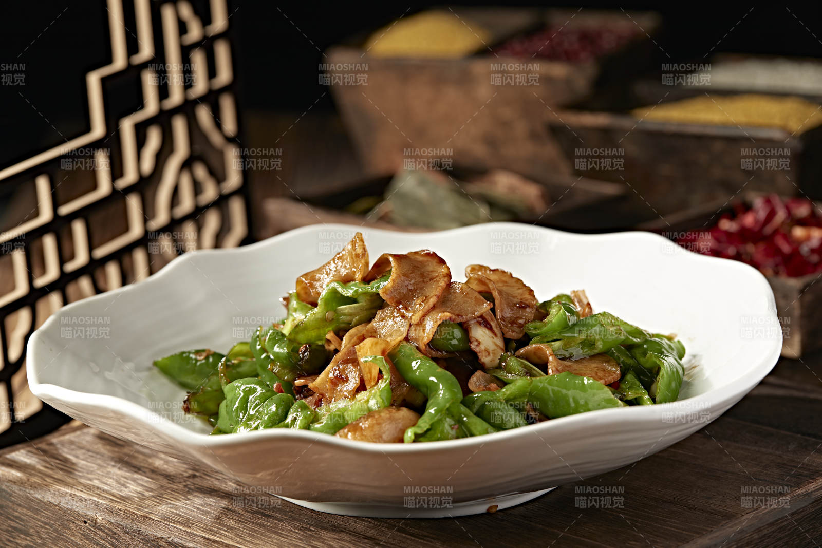 五花肉螺絲青辣椒爆炒海螺片