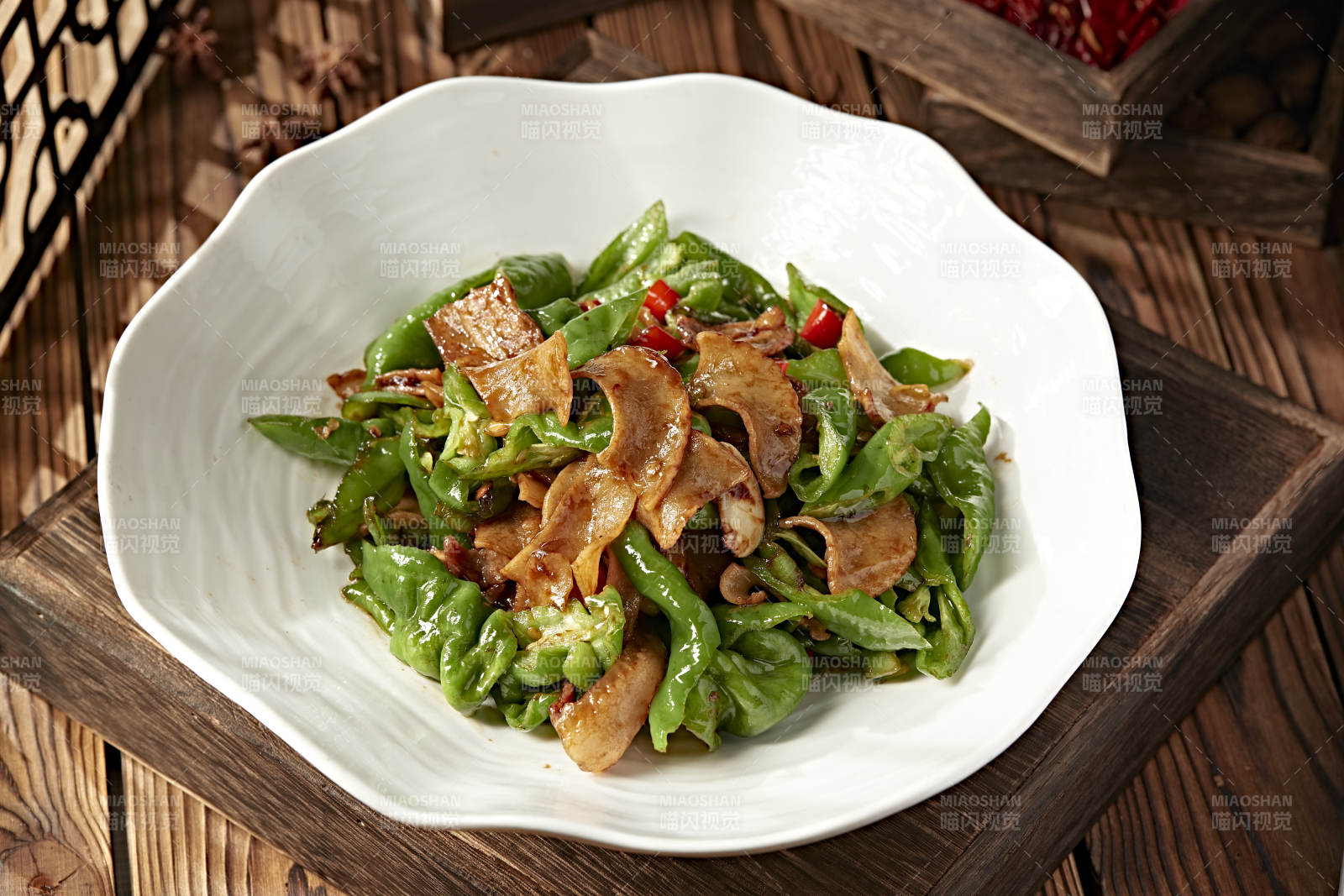 五花肉螺絲青辣椒爆炒海螺片