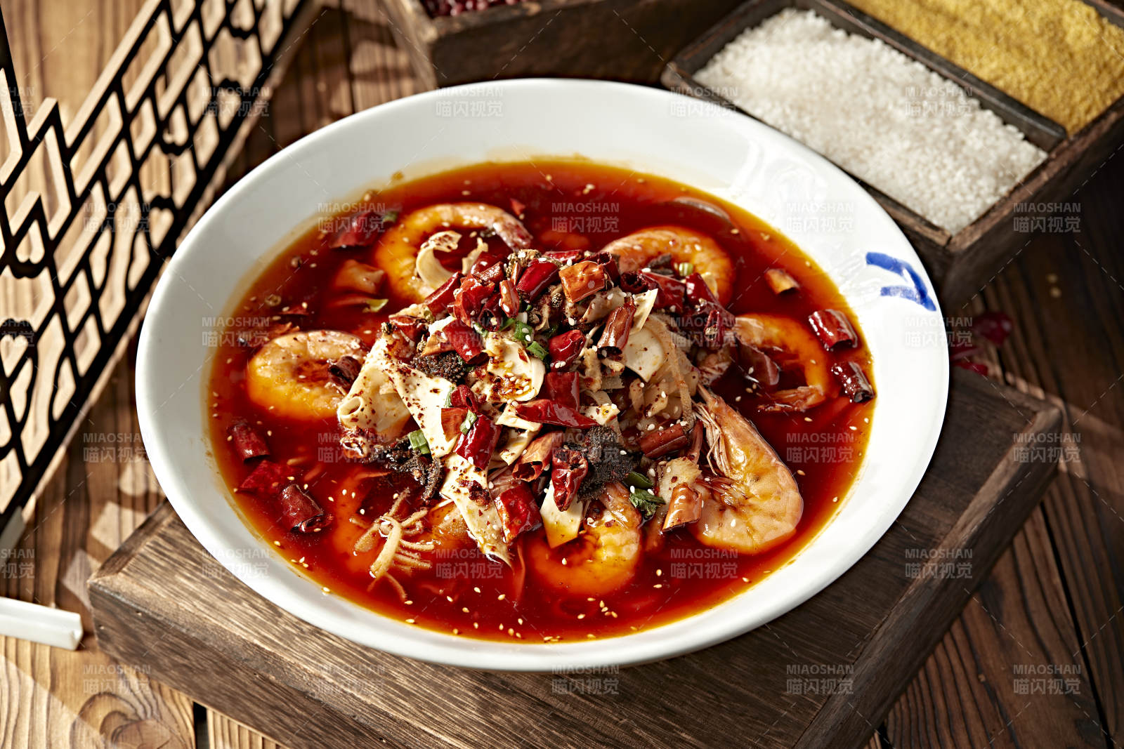 川味红油大虾毛血旺