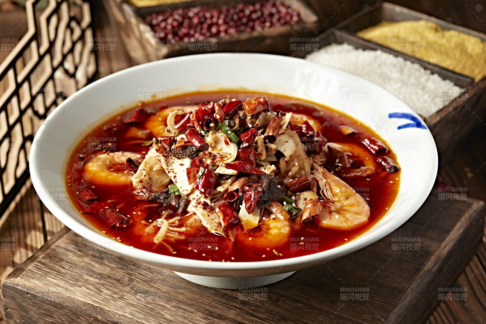 川味红油大虾毛血旺