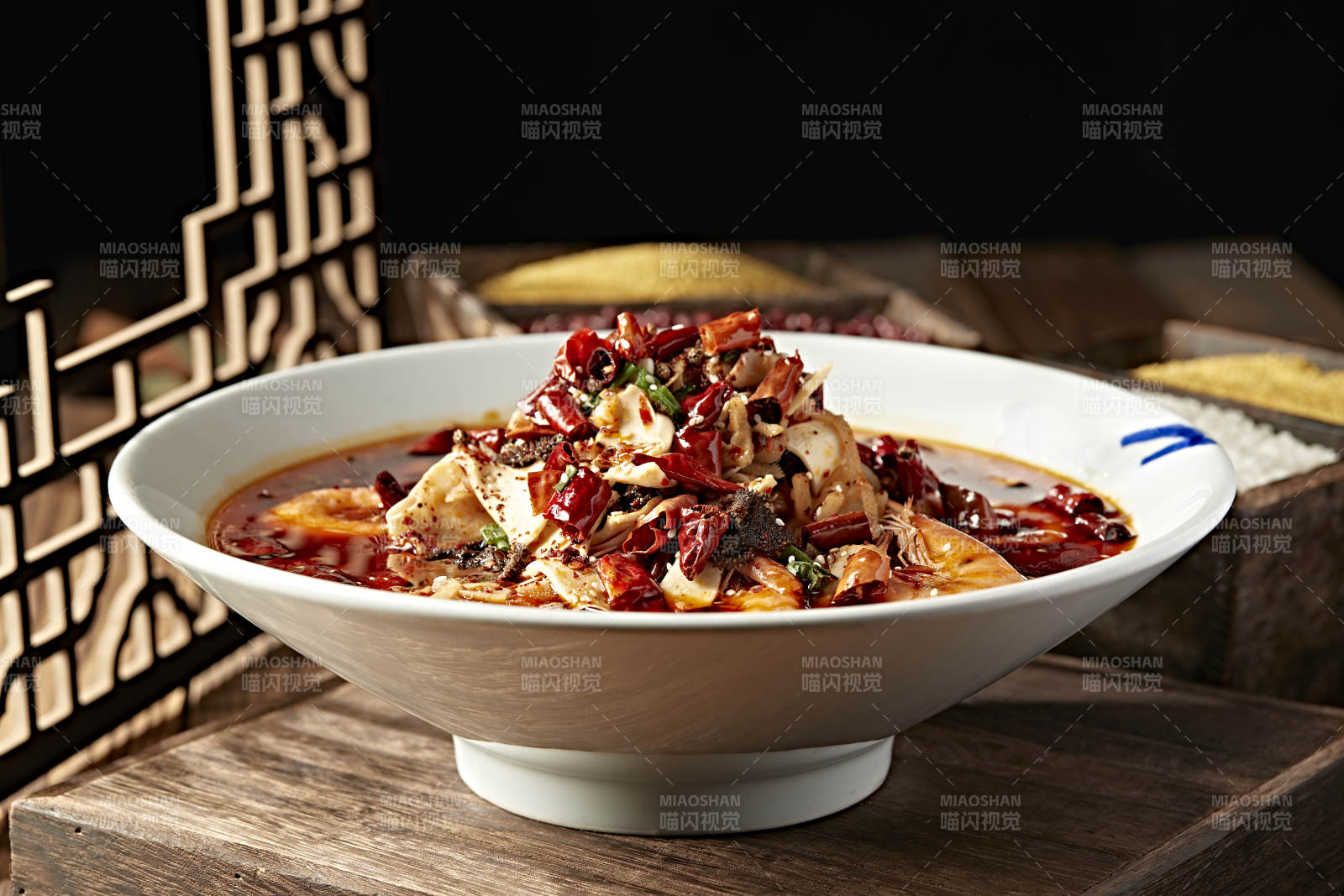 川味红油大虾毛血旺