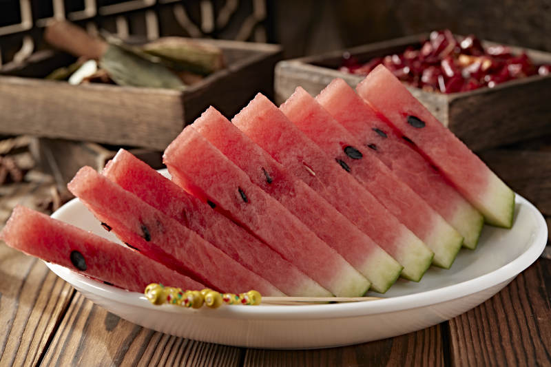 一盘切好的美味麒麟西瓜