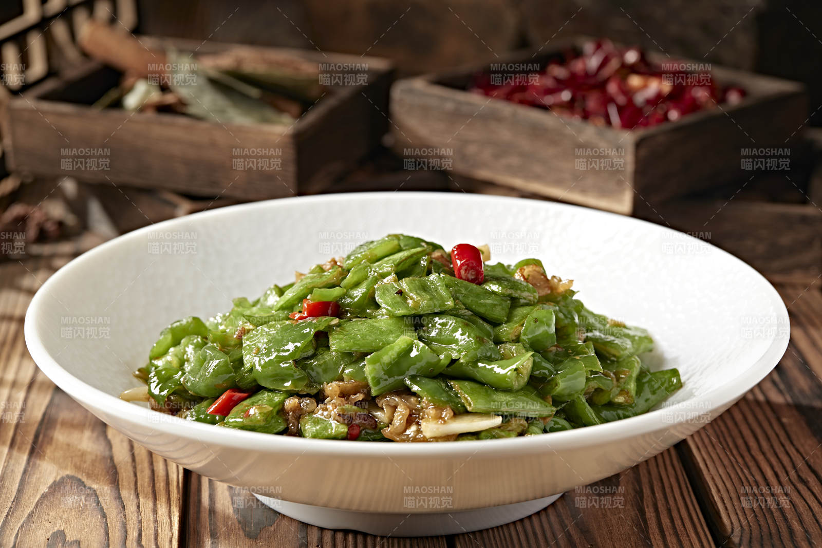 蒜香五花肉刀豆角炒辣椒