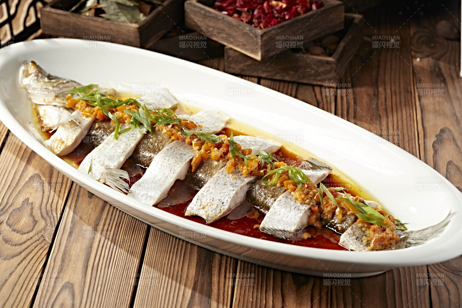 香辣灯笼椒剁椒蒸白鱼