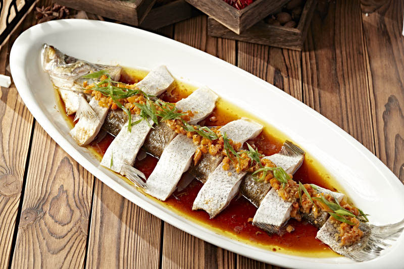 香辣灯笼椒剁椒蒸白鱼