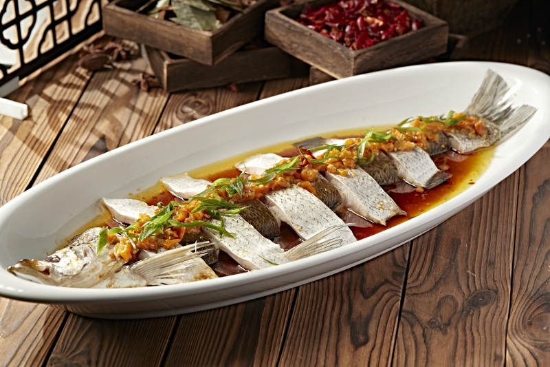 香辣灯笼椒剁椒蒸白鱼