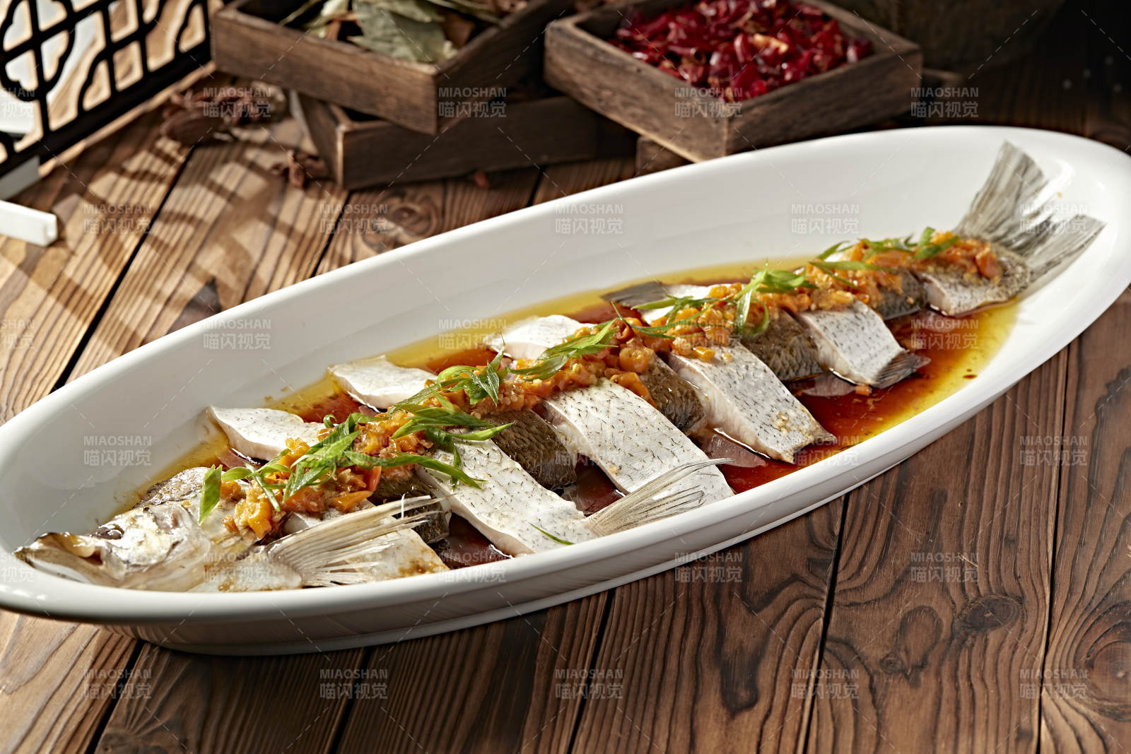 香辣灯笼椒剁椒蒸白鱼