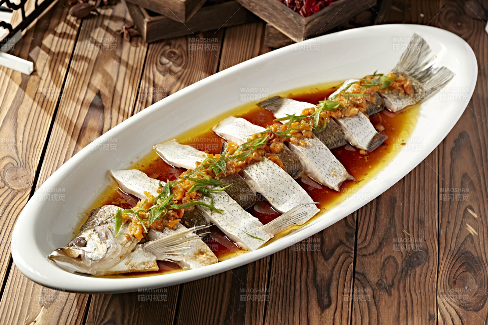 香辣灯笼椒剁椒蒸白鱼