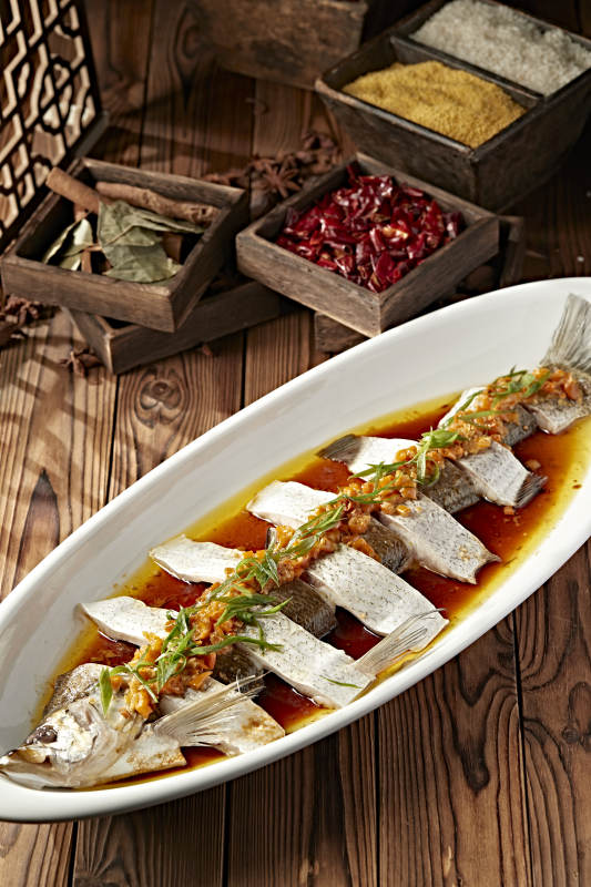 香辣灯笼椒剁椒蒸白鱼