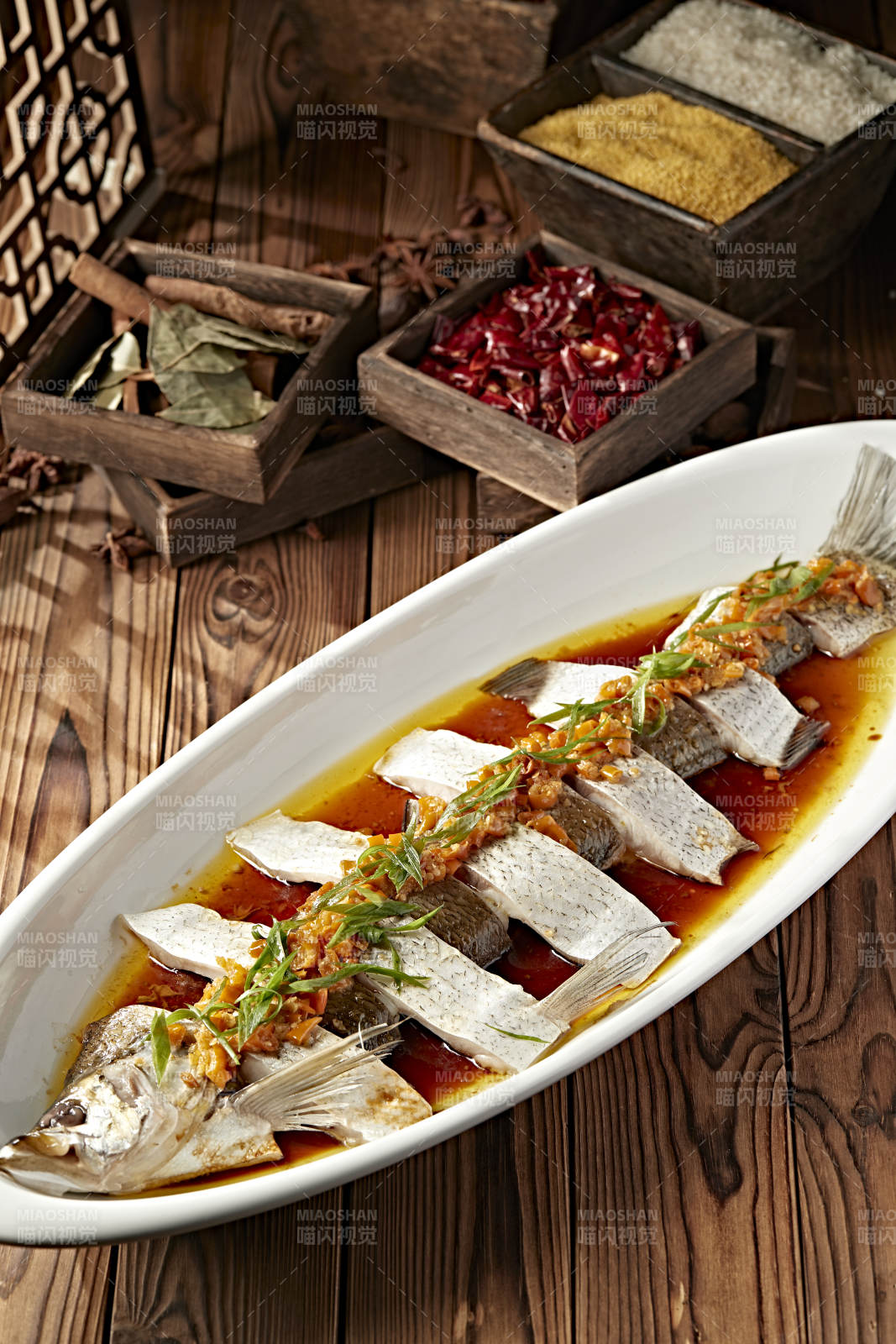 香辣灯笼椒剁椒蒸白鱼