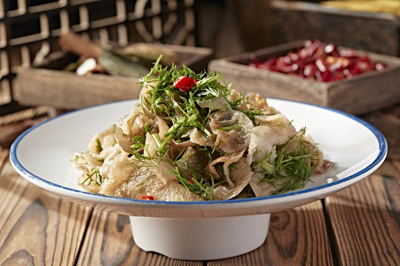 精美小凉菜茴香碎凉拌猪耳菌