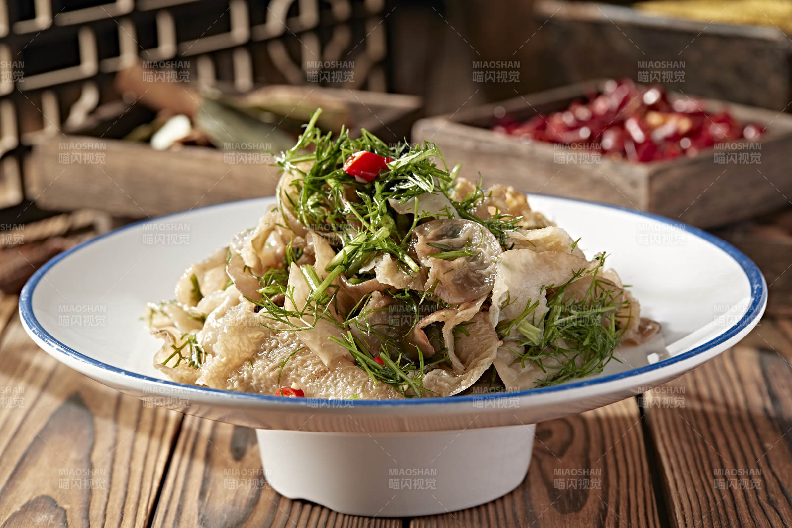 精美小凉菜茴香碎凉拌猪耳菌