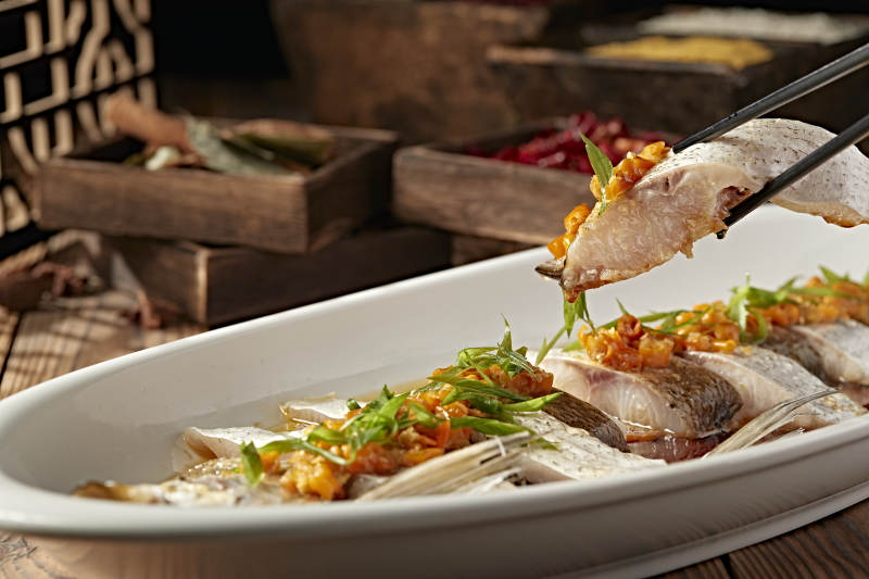 香辣灯笼椒剁椒蒸白鱼