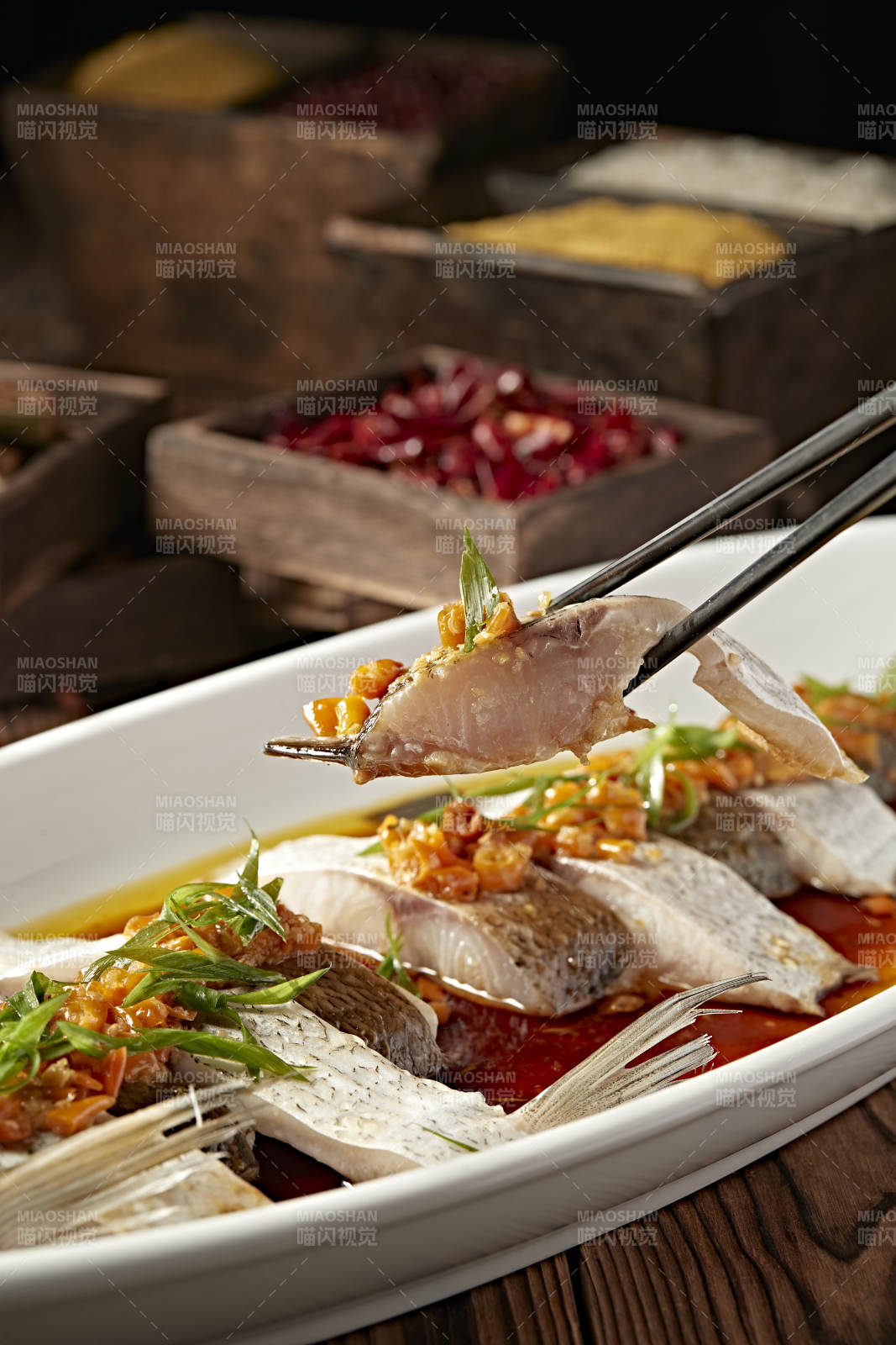 香辣灯笼椒剁椒蒸白鱼