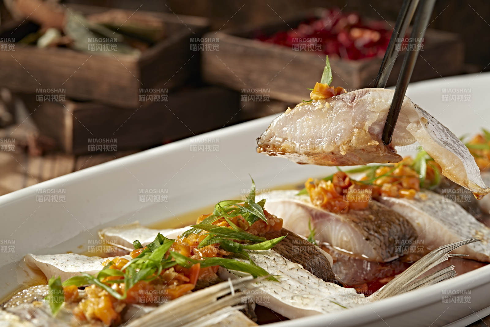 香辣灯笼椒剁椒蒸白鱼