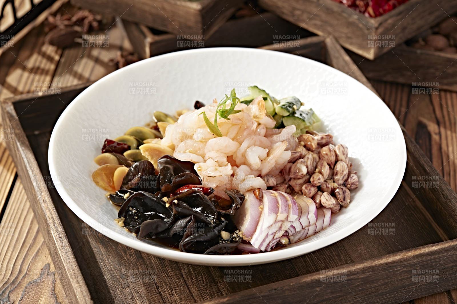 醋腌六样皮蛋黄瓜木耳花生洋葱虾仁