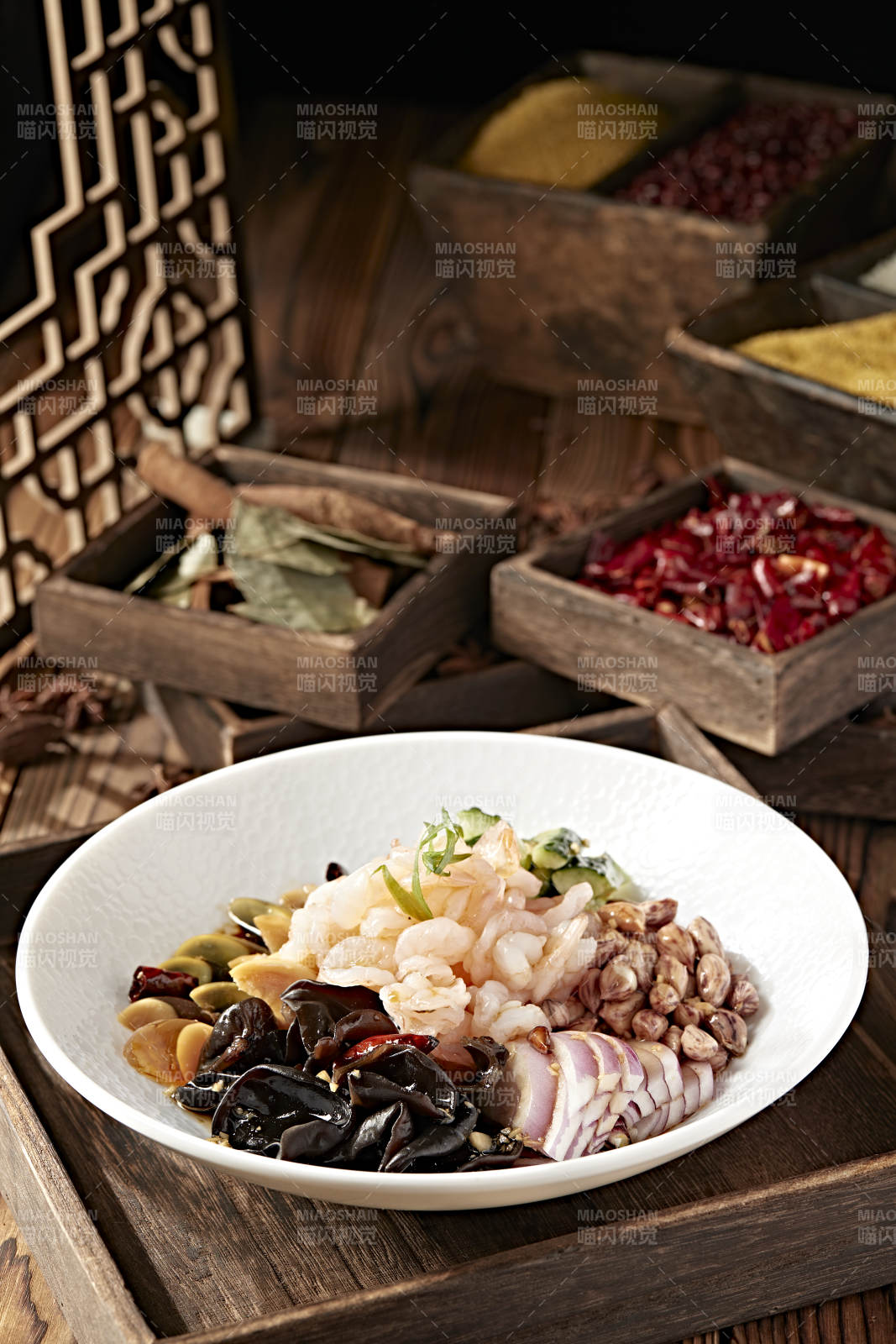 醋腌六样皮蛋黄瓜木耳花生洋葱虾仁