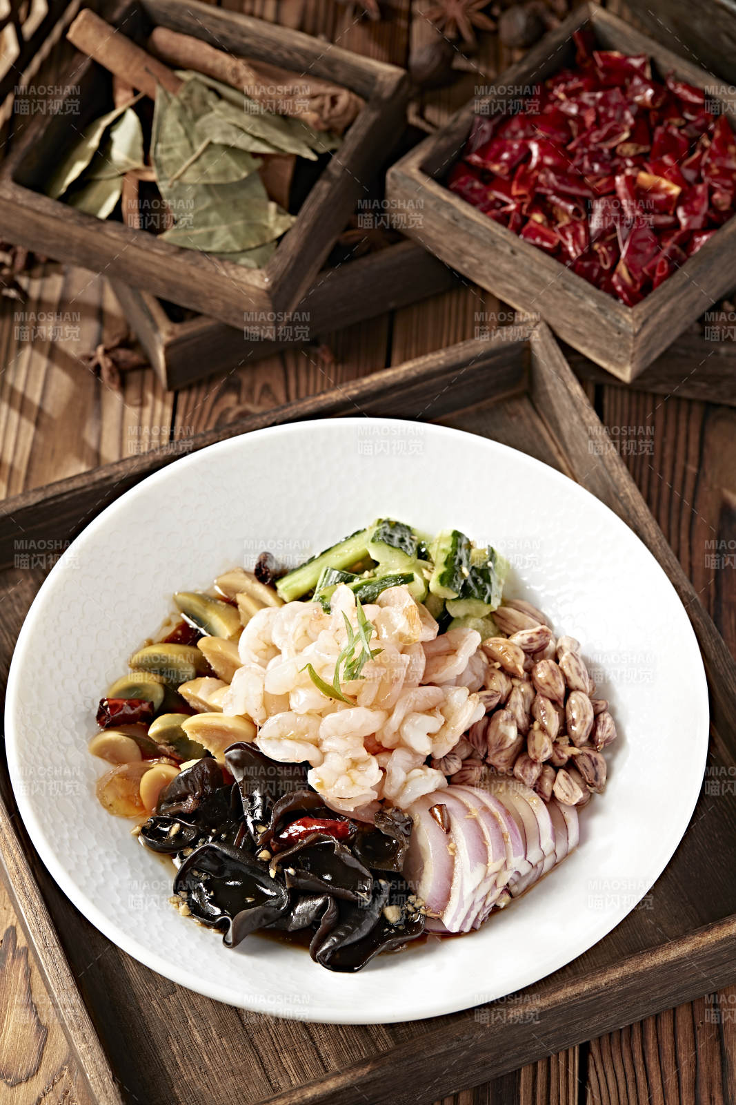 醋腌六样皮蛋黄瓜木耳花生洋葱虾仁