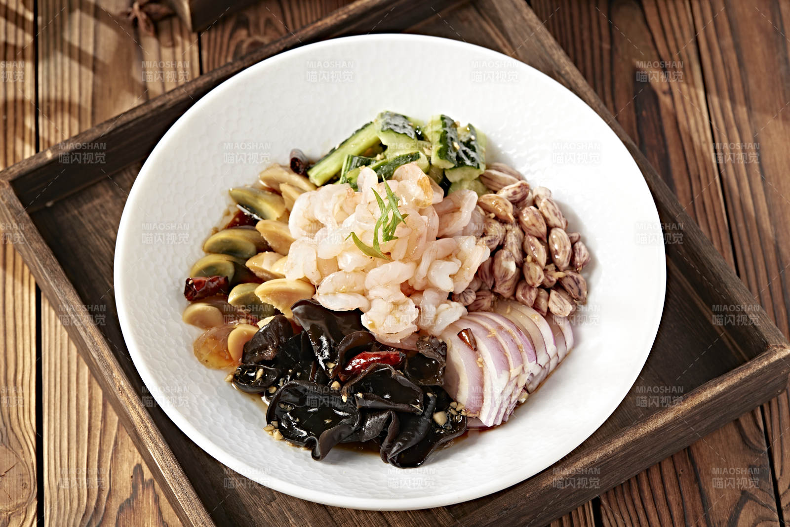 醋腌六样皮蛋黄瓜木耳花生洋葱虾仁