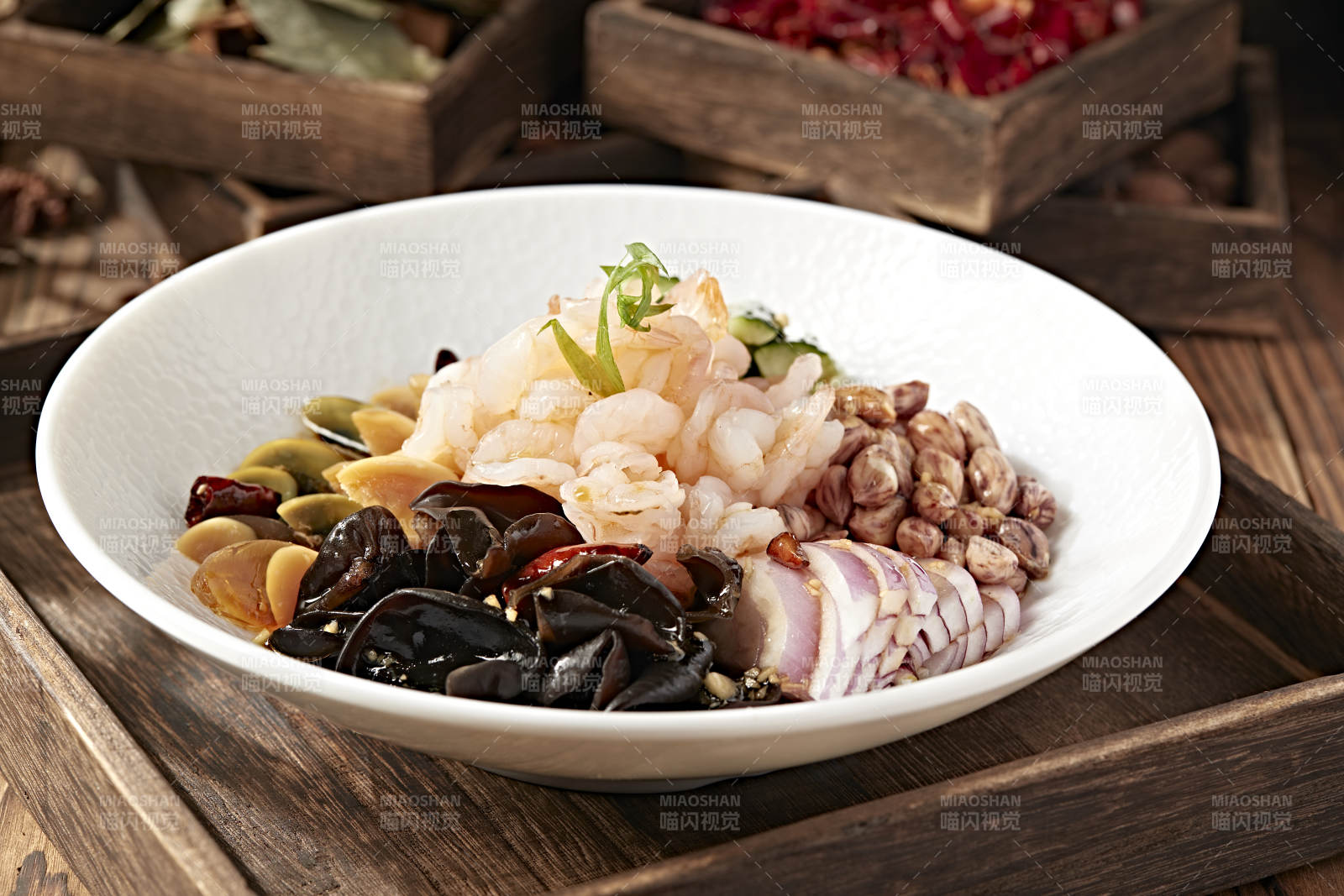 醋腌六样皮蛋黄瓜木耳花生洋葱虾仁