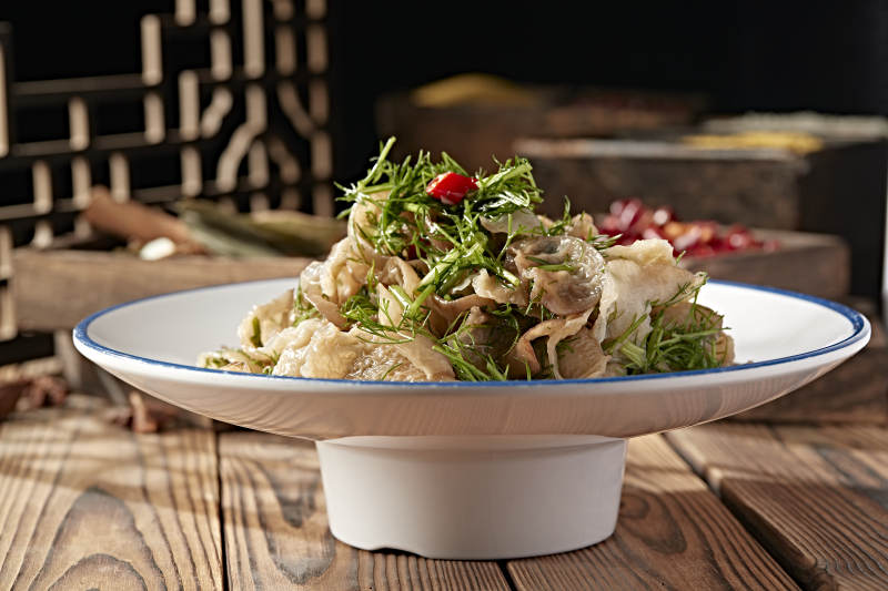 精美小凉菜茴香碎凉拌猪耳菌