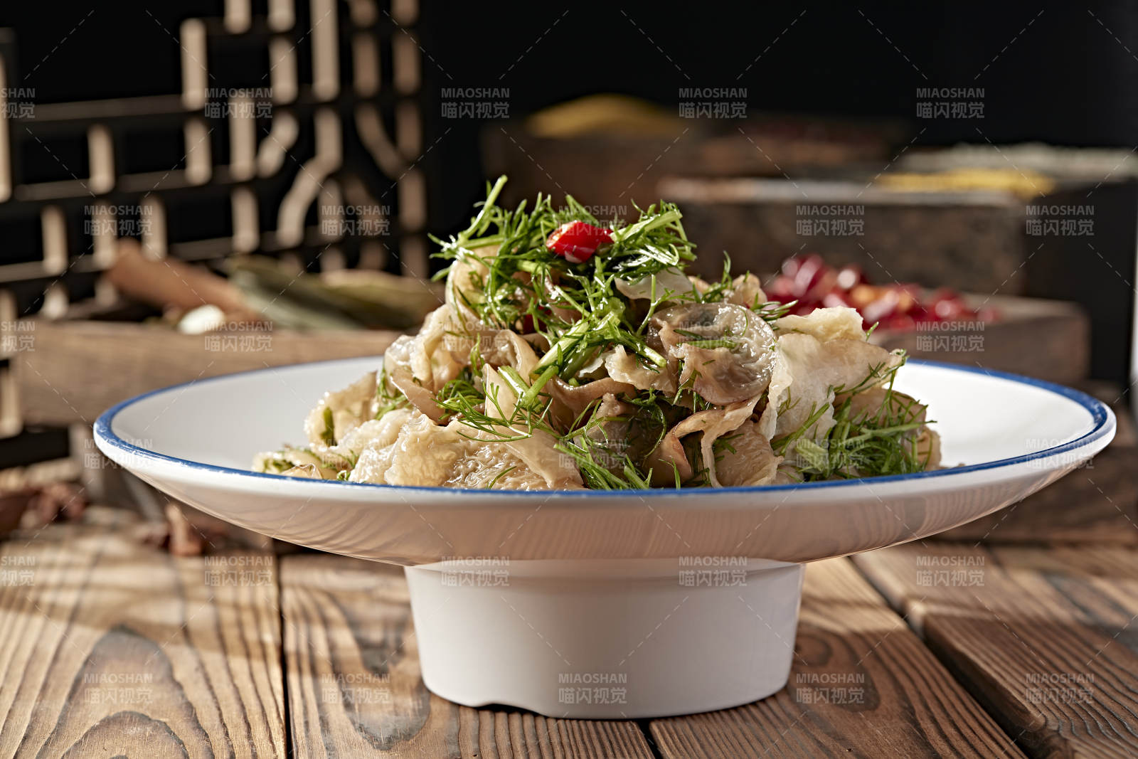 精美小凉菜茴香碎凉拌猪耳菌