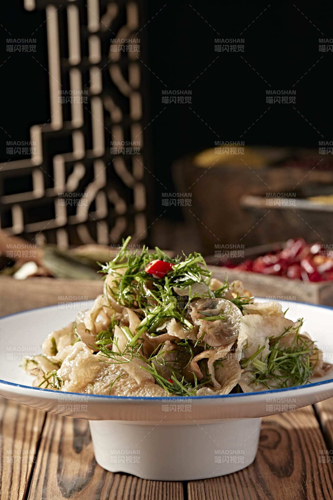 精美小凉菜茴香碎凉拌猪耳菌