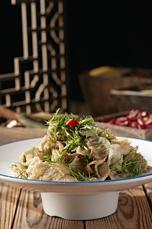 精美小凉菜茴香碎凉拌猪耳菌