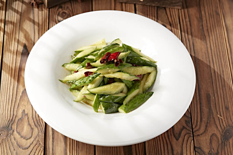 芥末油拌盐水腌黄瓜条