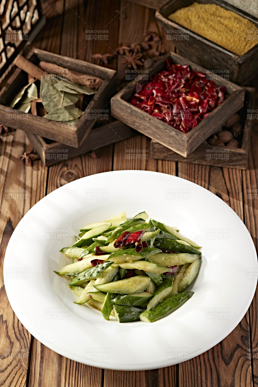 芥末油拌盐水腌黄瓜条