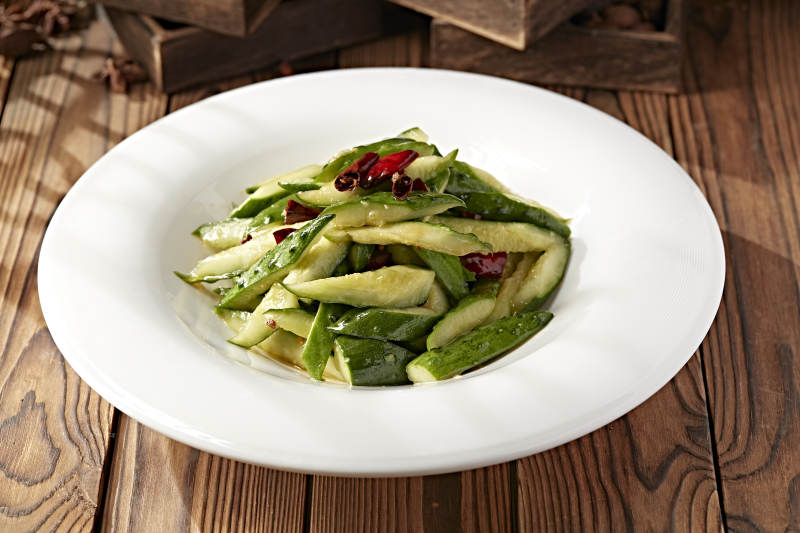 芥末油拌盐水腌黄瓜条