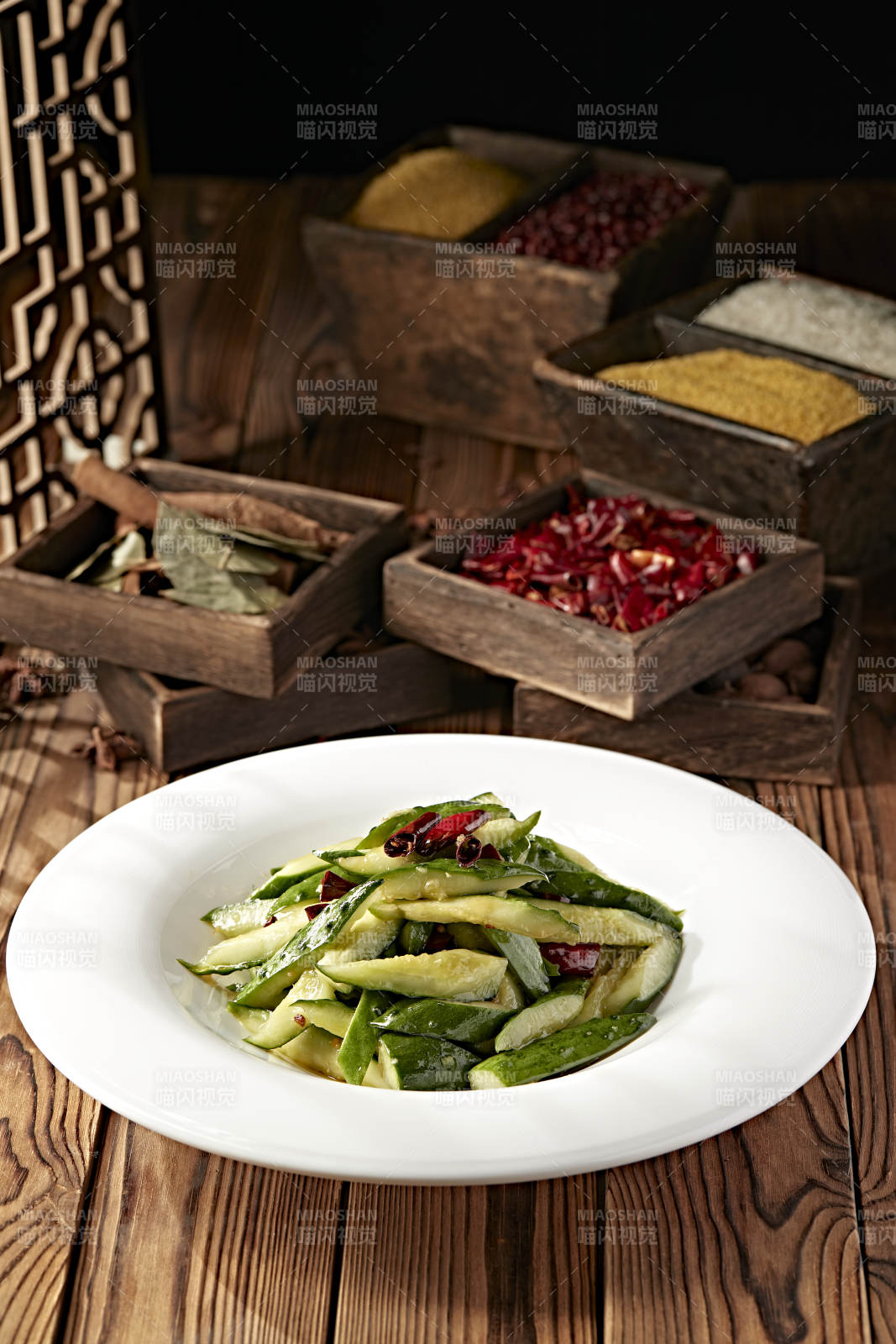 芥末油拌盐水腌黄瓜条