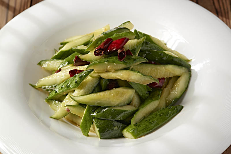 芥末油拌盐水腌黄瓜条