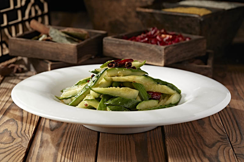 芥末油拌盐水腌黄瓜条