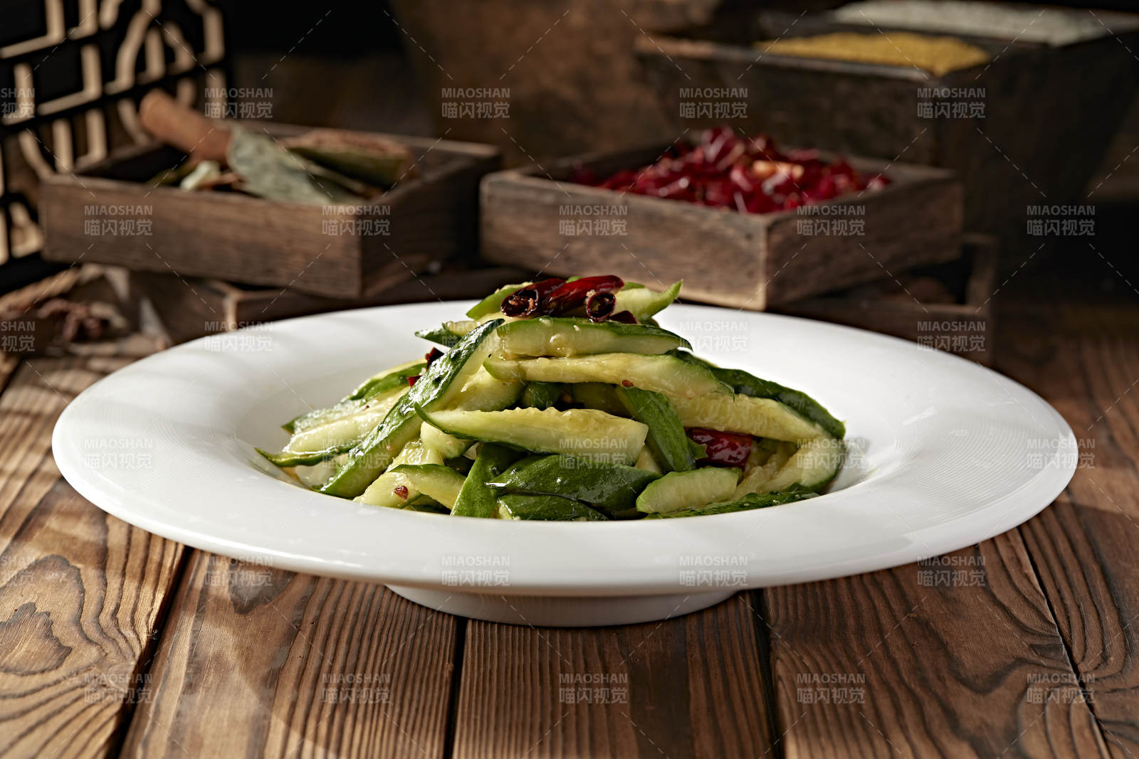 芥末油拌盐水腌黄瓜条