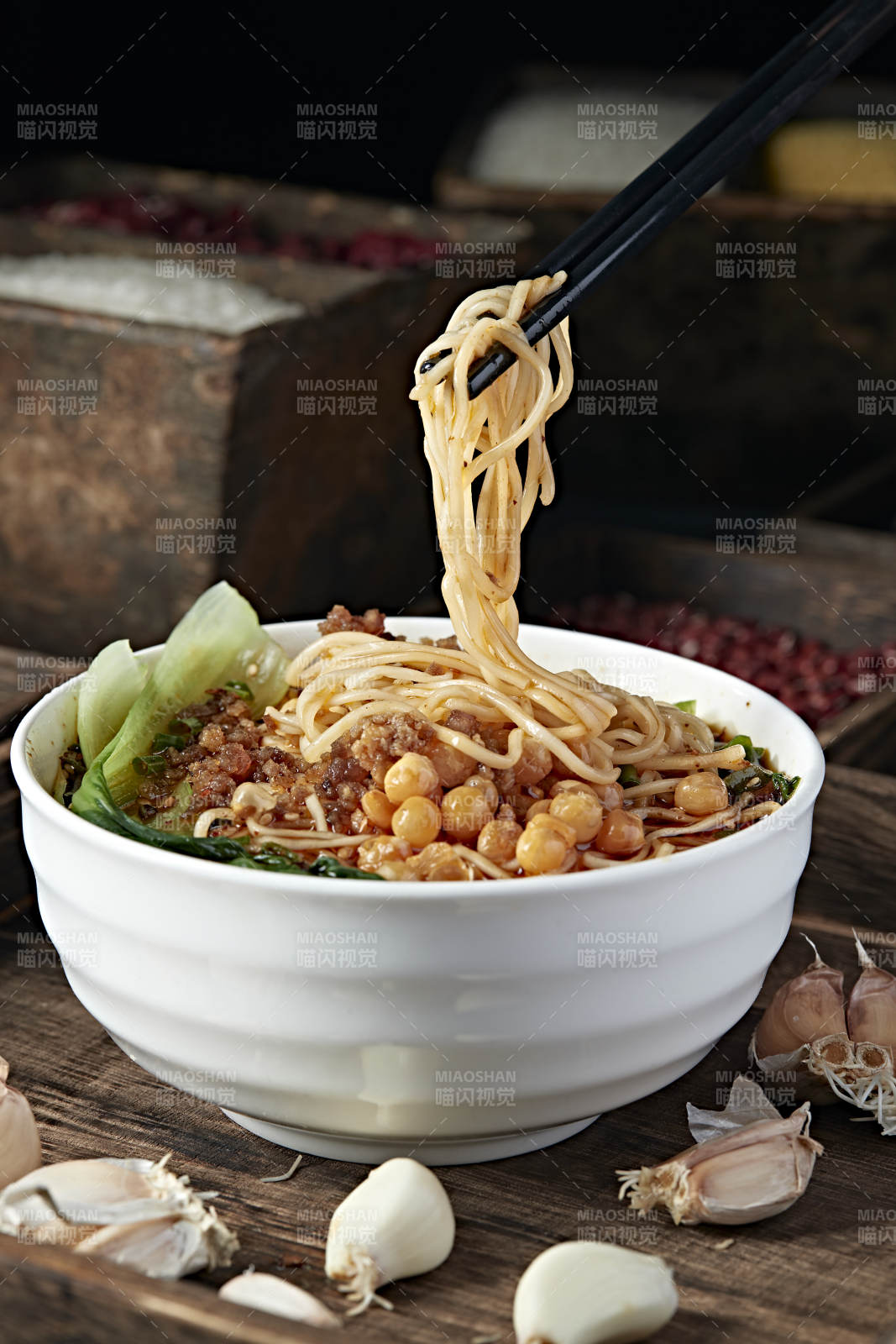 地域名小吃肉沫豌杂重庆小面