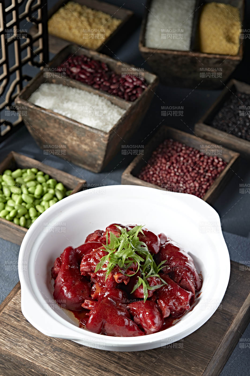 美味砂锅毛氏红烧猪蹄块