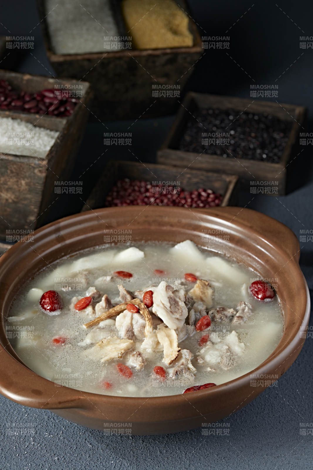 冬季滋补石锅山药枸杞党参红枣炖羊排