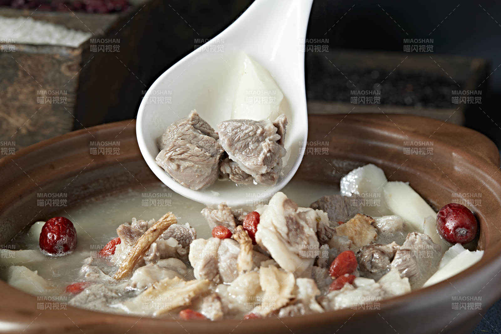 冬季滋补石锅山药枸杞党参红枣炖羊排