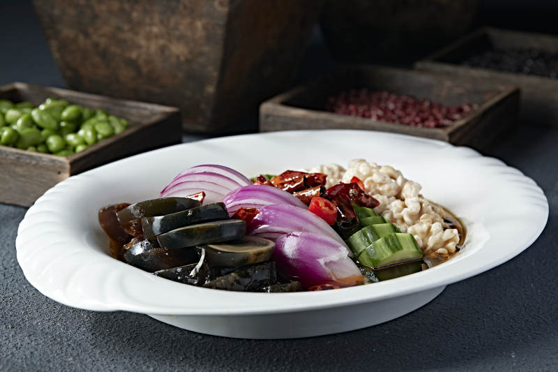 精美小涼菜老醋拌四樣花瓜洋蔥桃仁皮蛋