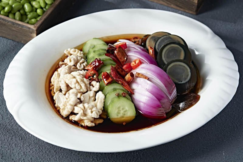 精美小涼菜老醋拌四樣花瓜洋蔥桃仁皮蛋