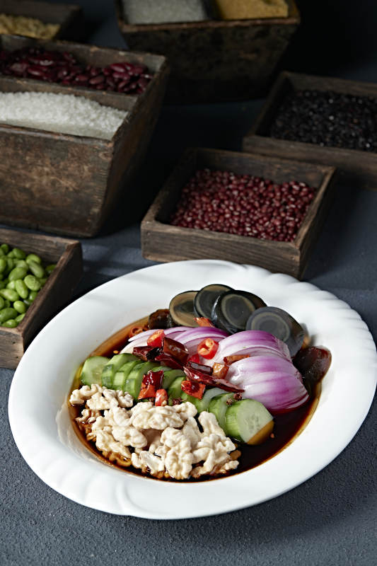 精美小涼菜老醋拌四樣花瓜洋蔥桃仁皮蛋