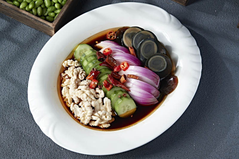 精美小涼菜老醋拌四樣花瓜洋蔥桃仁皮蛋