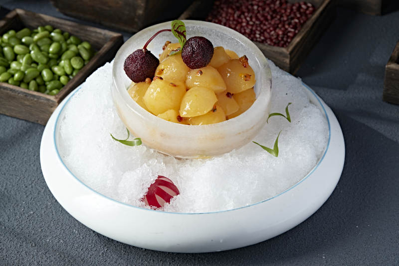 精美凉菜冰镇杨梅果沙棘雪梨