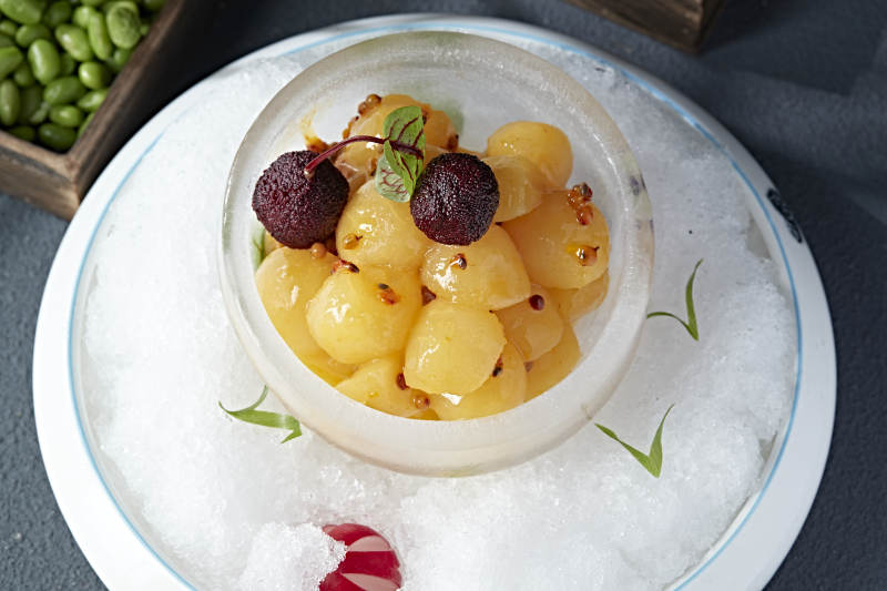 精美凉菜冰镇杨梅果沙棘雪梨