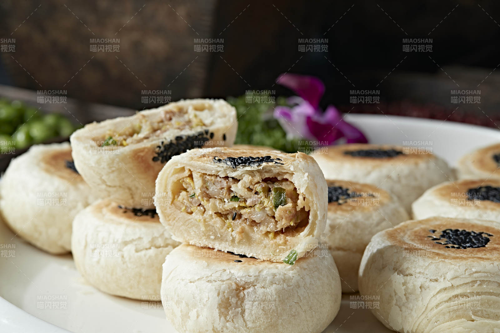 香烤肉馅黑芝麻酥皮饼