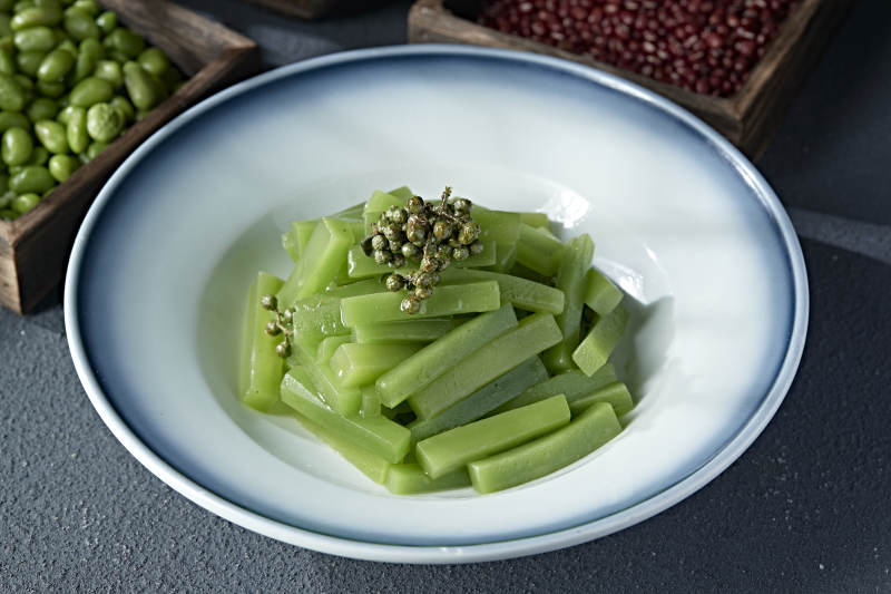 开胃小凉菜藤椒油椒麻拌莴笋