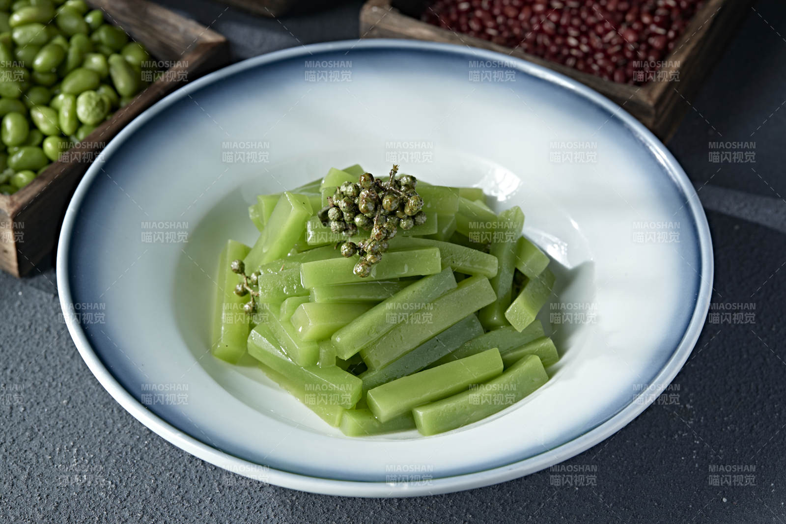 开胃小凉菜藤椒油椒麻拌莴笋