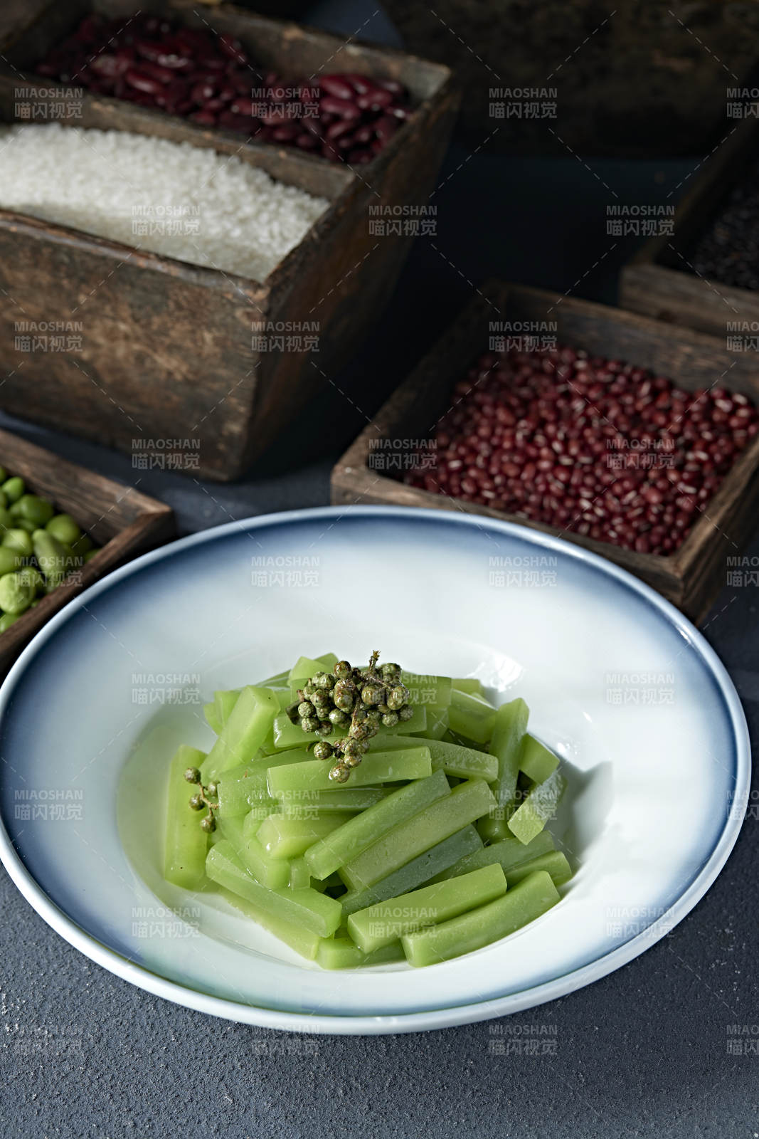 开胃小凉菜藤椒油椒麻拌莴笋