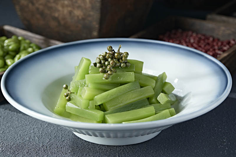 开胃小凉菜藤椒油椒麻拌莴笋